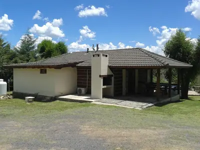a small house with a roof on a yard at Cabañas Los Maderos in Villa General Belgrano