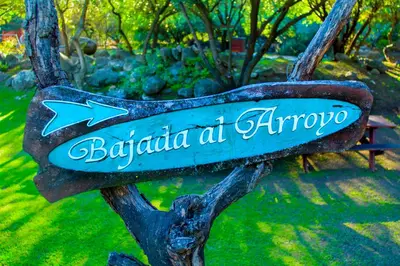 a sign for a botanical at arroyo at Complejo Vip Houses in Merlo