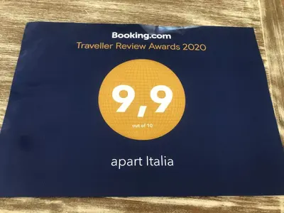 a blue visa card with a yellow circle on it at apart Italia in Río Cuarto