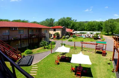 an aerial view of a yard with tables and chairs at Apart Hotel Las Palmeras in Villa General Belgrano