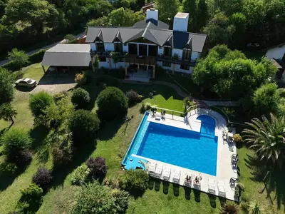an aerial view of a house with a swimming pool at Posada Shemak in Villa General Belgrano