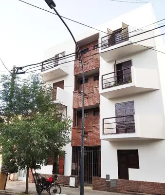 a building with a motorcycle parked in front of it at M772- Departamento temporal in Cordoba