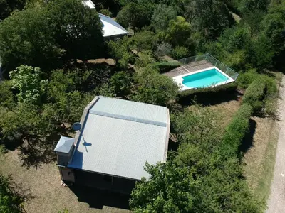 an aerial view of a house with a swimming pool at Cabañas Rayuela y otros cuentos in Santa Rosa de Calamuchita