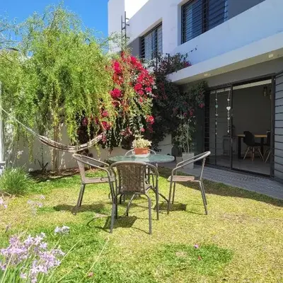 GRAN DUPLEX DE CATEGORÍA - cochera y patio - Exc ubicación en zona norte