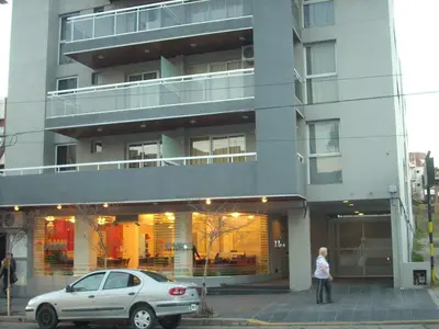 a silver car parked in front of a building at VICTORIA PARK in Villa Carlos Paz