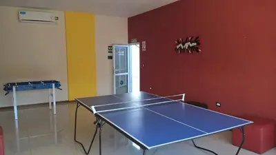 a ping pong table in a room with a ping pongetitive at Departamento centrico carlos paz in Villa Carlos Paz