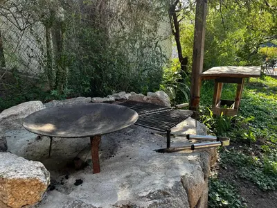 a grill and a table on top of some rocks at el PARAISO in Villa Anizacate