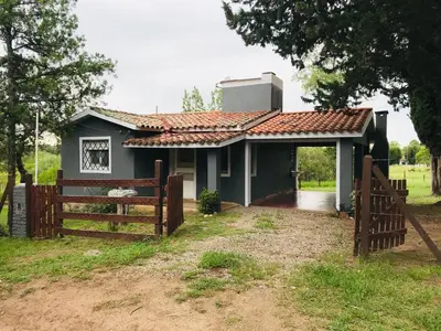 a small house with a gate and a fence at Casa en Villa Amancay in Amboy