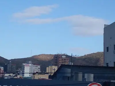 a view of a city with mountains in the background at Luminoso y bello departamento en Carlos Paz in Villa Carlos Paz