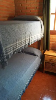 a pair of bunk beds in a room at Cabañas Alma Comechingon in Villa Cura Brochero