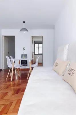 a white bedroom with a white couch and a table at Ayres de Córdoba, Gran Terraza, Excelente Ubicación in Cordoba