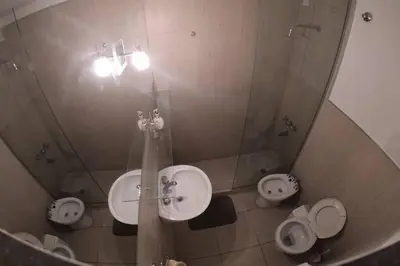 a bathroom with a mirror and two sinks and a toilet at Departamento en Nueva Cordoba, 2 dormitorios in Cordoba