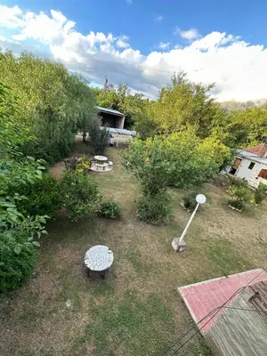 an overhead view of a garden with a bench and an umbrella at El Roble in Merlo