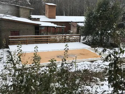 a house under construction in the snow at Cabañas San Urbano 1 in Villa Yacanto