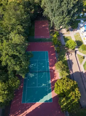 an overhead view of a tennis court with trees at Hotel Edelweiss in Villa General Belgrano