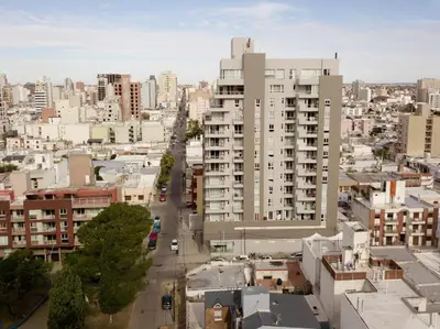 an aerial view of a city with a tall building at DOMUS APART in Río Cuarto