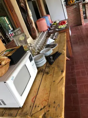 a wooden counter with a microwave on top of it at Cabañas La Querencia 2 dormitorios in Villa Cura Brochero