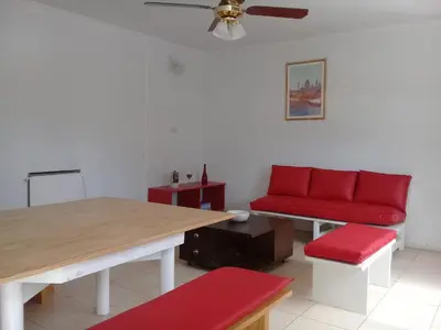a living room with a red couch and a table at Rosa de los Vientos in Nono