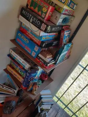 a stack of books sitting on a shelf at La Nubia Cabañas in Conlara