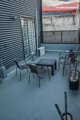 a group of chairs and a table on a patio at Amplio Dpto s/Av Rafael Nuñez - cerro de las rosas in Cordoba