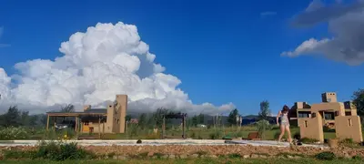 a person riding a skateboard in front of a building at Pequeña Polonia-Lodge & Cabañas in Los Reartes
