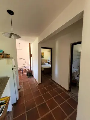 a living room with a tiled floor and a bathroom at Casa de campo in Santa María