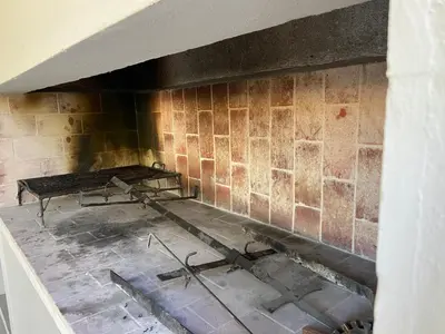 a room with a tiled wall with two stove tops at Casa EBEL in Alpa Corral