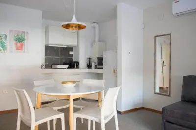 a dining room table and chairs in a kitchen at Guemes Apart Nueva Cordoba in Cordoba