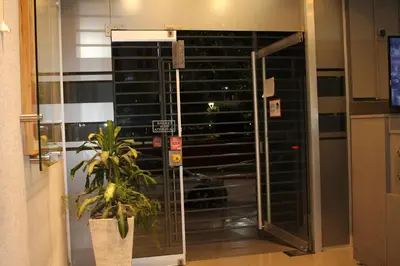 a glass door with a plant in a hallway at Dpto con pileta y cochera Güemes - Nueva Córdoba -Seguridad 24 hs Terraza y asadores!! Balcón Panorámico! in Cordoba