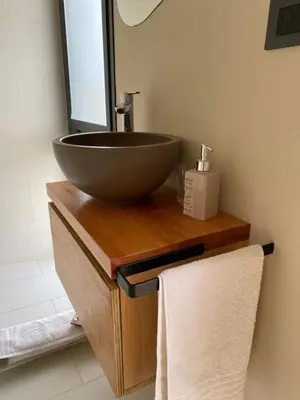 a bathroom with a bowl sink on a wooden counter at Finca Granero in Potrero de Garay