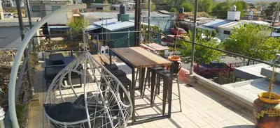 a balcony with a table and a swing at Chalet interno con rooftop in Villa Carlos Paz