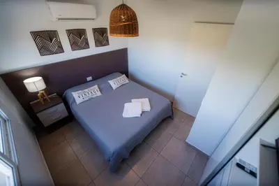 a small bedroom with a bed with towels on it at Río Cuarto Host in Río Cuarto