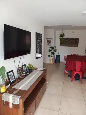 a living room with a flat screen tv on a wall at Excelente SEMIPISO vista al Buen Pastor in Cordoba