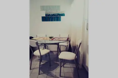 a table and chairs in a small room at Nuevocentro Modern in Cordoba