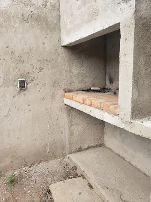 a corner of a wall with a shelf on it at La casona in Merlo