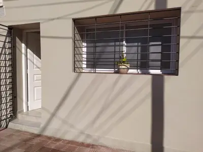 a window on a wall with a plant in it at AA Departamento Flat Premium Córdoba in Cordoba