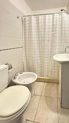 a white bathroom with a toilet and a sink at Departamento Ecofriendly excelente ubicación in Cordoba