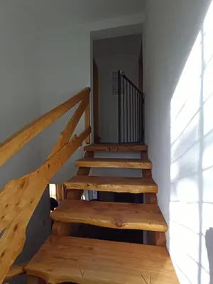 a staircase in a house with wooden steps at Papa Ruku in Villa Ciudad Parque