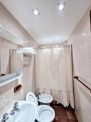 a bathroom with a toilet and a sink at DPTO 1 CUADRA SANATORIO ALLENDE in Cordoba