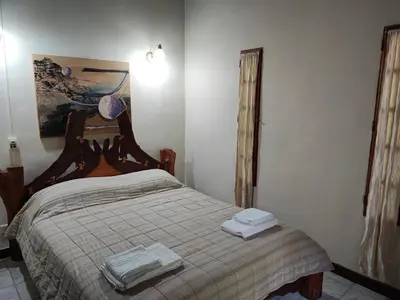 a bedroom with a bed with two towels on it at Casa del arroyo in Villa General Belgrano