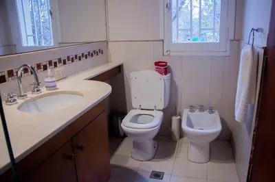 a bathroom with a sink and a toilet and a window at LA AMISTAD-CIUDAD UNIVERSITARIA- HOSPITAL FERREYRA in Cordoba
