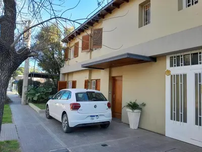 a white car parked in front of a house at LA AMISTAD-CIUDAD UNIVERSITARIA- HOSPITAL FERREYRA in Cordoba