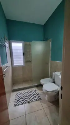 a bathroom with a toilet and a shower and a window at Dpto s/av Rafael Nuñez - 1 dorm y balcon in Cordoba