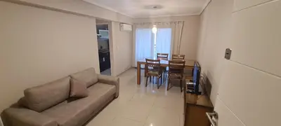 a living room with a couch and a dining room at Departamento 1 dormitorio en complejo con amenities - Córdoba Ciudad in Cordoba