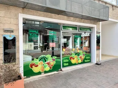 a store with a window with vegetables painted on it at Departamento 1 dormitorio en complejo con amenities - Córdoba Ciudad in Cordoba