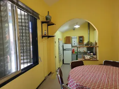 a room with a table and a kitchen with a window at El Remanso Estadia Minima 2 Noches in Cordoba