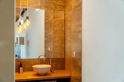 a bathroom with a sink and a bowl on a wooden counter at Complejo Quiya - Departamento Los Espinillos con hidromasaje in Alta Gracia