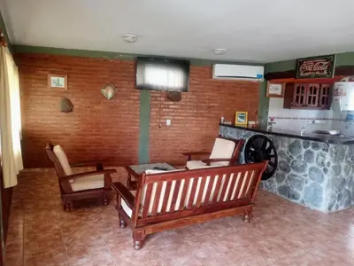 a living room with two benches and a counter at El Rancho Casa de Campo Exclusiva en Villa de Las Rosas Los impuestos que figuran en la publicación no se cobran in Villa de Las Rosas