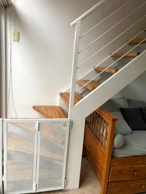 a staircase in a room with a bunk bed and a bed at Depto 8 - Villa Carlos Paz in Villa Carlos Paz