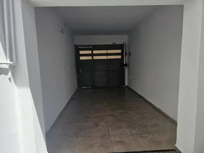 a hallway with a door and a tile floor at LitStay Caseros con cochera in Cordoba